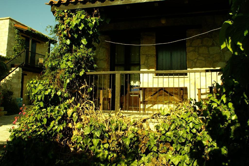 Loxandra Inn กาธิกาส ภายนอก รูปภาพ