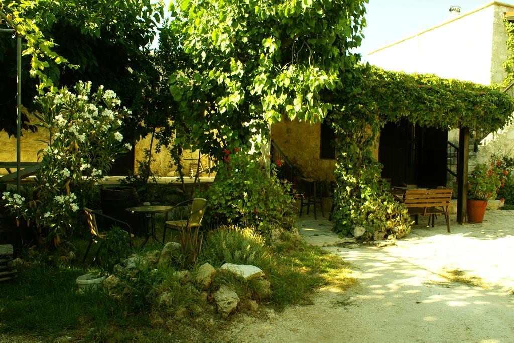 Loxandra Inn กาธิกาส ภายนอก รูปภาพ